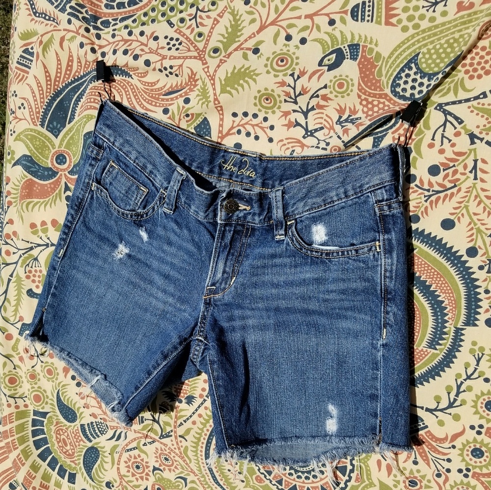 🏷3/$15 Old navy diva cut off jean shorts